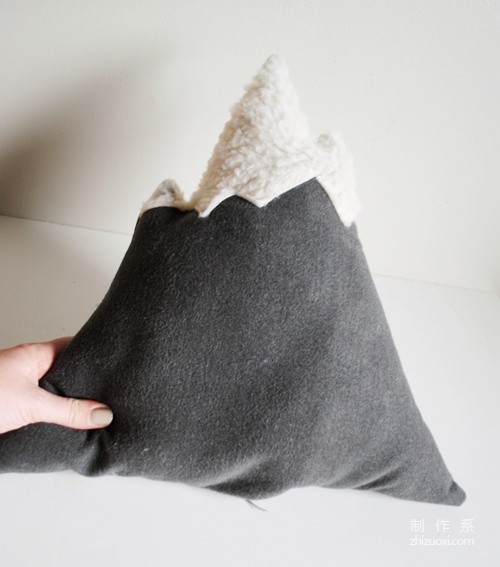 手工DIY礼品雪山枕作品