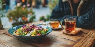 全面掌握现代养生之道：均衡饮食与生活规律的重要性