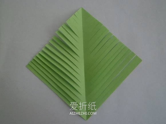 怎么手工剪纸做圣诞树的方法图解- www.aizhezhi.com