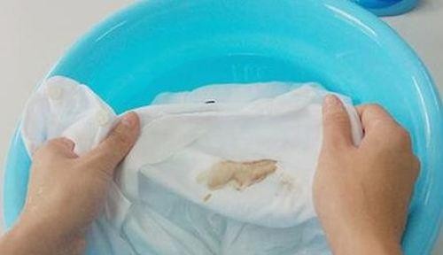 生活小常识：白色衣物发黄难清洗怎么办？