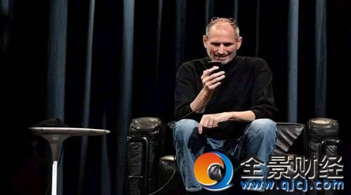 总是T恤+牛仔裤打扮的乔布斯