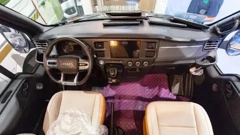 2024款趣蜂江铃B850房车，对卡座与伸缩卫浴间兼顾商旅-有驾