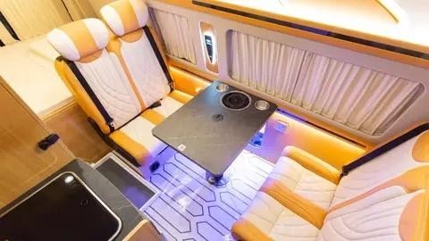 2024款趣蜂江铃B850房车，对卡座与伸缩卫浴间兼顾商旅-有驾