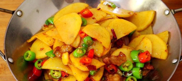 双色薯片的制作方法（用美食让生活更美好）