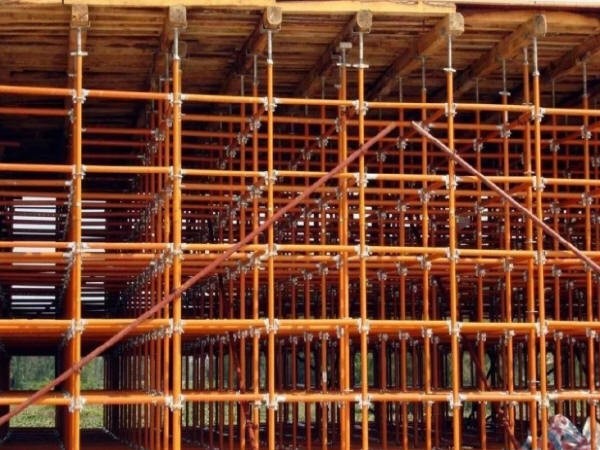 边坡施工安全注意事项资料下载-建筑施工安全100问