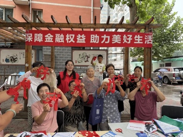 当金融知识“邂逅”非遗剪纸：平安健康险石家庄中支走进棉二社区开展金融知识教育宣传活动