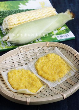 清新自然的鲜玉米蒸饼