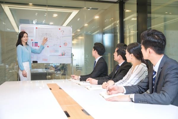 12V动力电池自主组成功，实现高效能源利用 图2