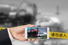 直行汽车在十字路口与电车相撞怎样定责
