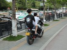未成年人骑车载人出事故，被载人负责吗