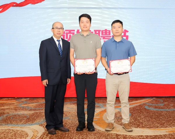 秘书.jpg
