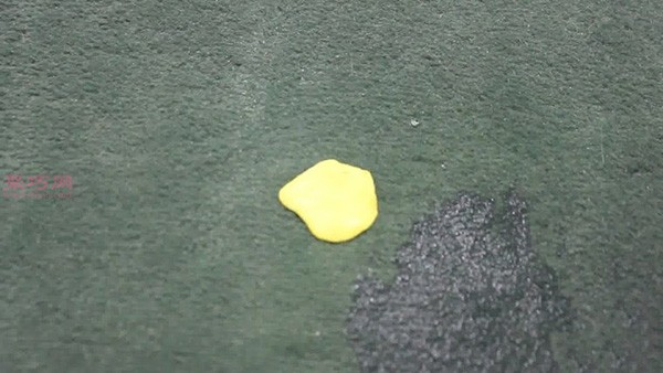 如何用冷冻法清除口香糖