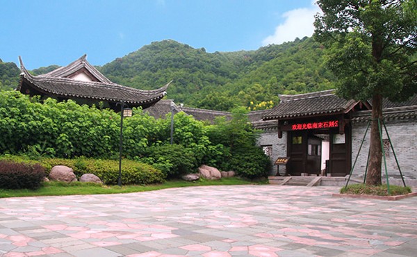 老寺庙翻新，传统与现代的建筑设计对话 第5张
