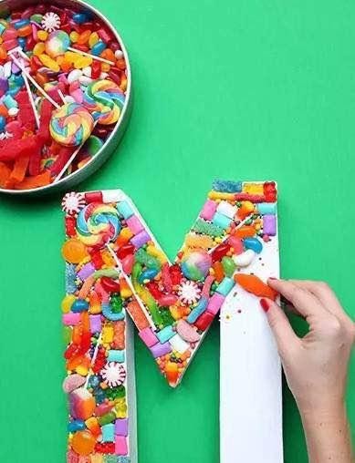 不用设计师装出花样客厅，自己装饰的墙面亮瞎朋友圈