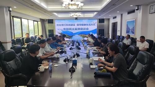 座谈会.jpg