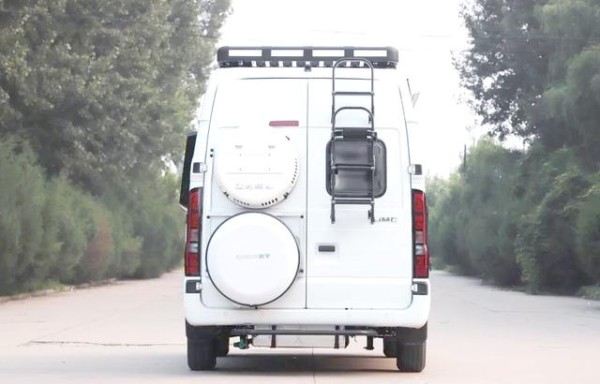福顺短轴中顶房车：精巧设计与多功能体验-有驾