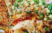重庆老店的招牌菜，直接干掉几碗白米饭的——淋汁豆腐