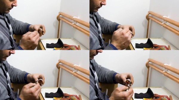 家庭DIY装修与管道在一个新的浴室套件库存视频