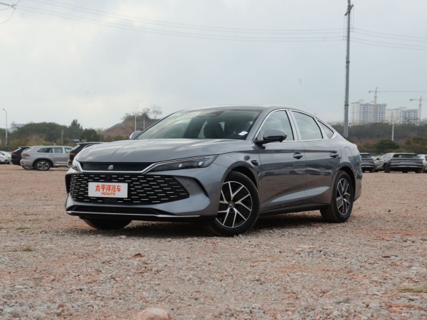 比亚迪秦L EV内饰的储物空间设计得怎么样？