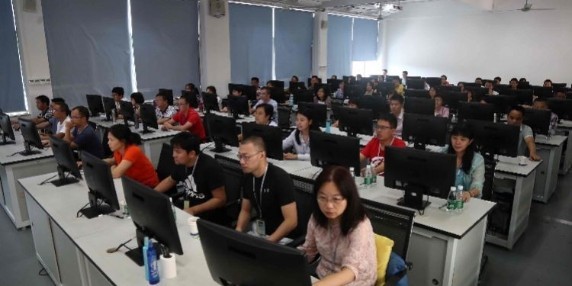 在线考试，便捷灵活高效实用。适应现代教育，满足不同考试需求。随时随地进行，方便快捷高效。提升教育服务水平，助力学生成长
