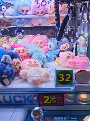 2块钱夹起一个labubu