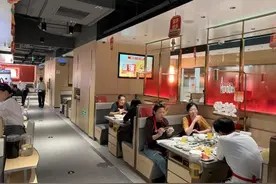 聚焦国庆｜多家餐饮品牌客流量同比大增，“味蕾游”受欢迎图片