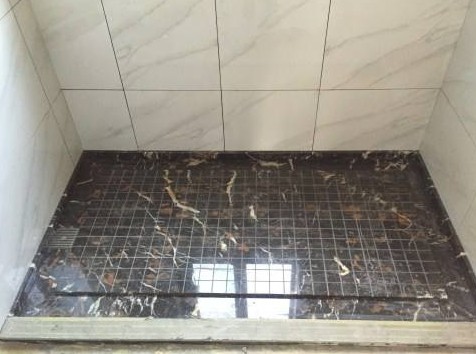 淋浴房地面这样设计，排水快又防滑美观，用过才知有多好用