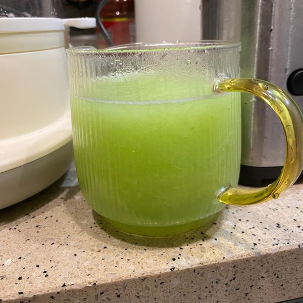 西芹苹果柠檬榨汁过程图