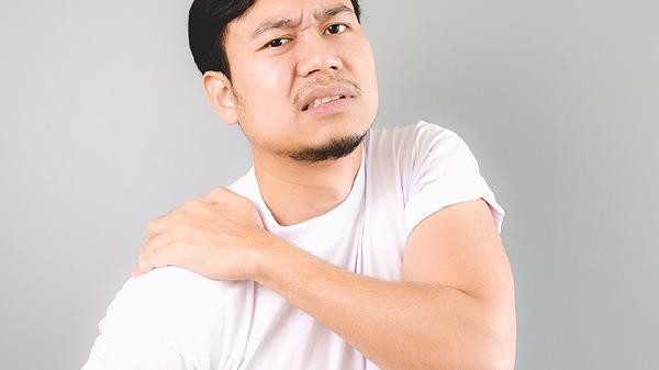 哑铃推肩30kg做组厉害吗