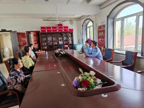 哈尔滨市公安局松北分局网安大队深入裕田村村委会召开打击整治网络谣言专题研讨会