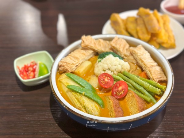 新竹素食推薦｜森活原素。超級豐盛蔬食料理~新竹火車站周邊美食(菜單Menu價錢)