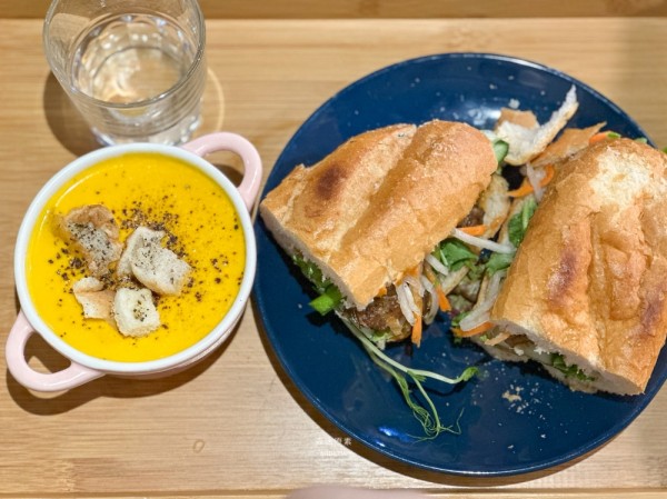 新竹素食推薦｜森活原素。超級豐盛蔬食料理~新竹火車站周邊美食(菜單Menu價錢)