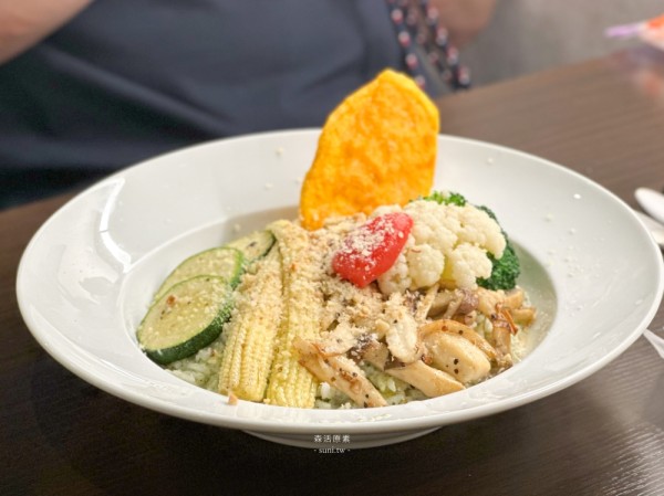 新竹素食推薦｜森活原素。超級豐盛蔬食料理~新竹火車站周邊美食(菜單Menu價錢)