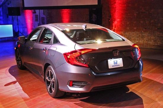 2016-Honda-Civic-Rear