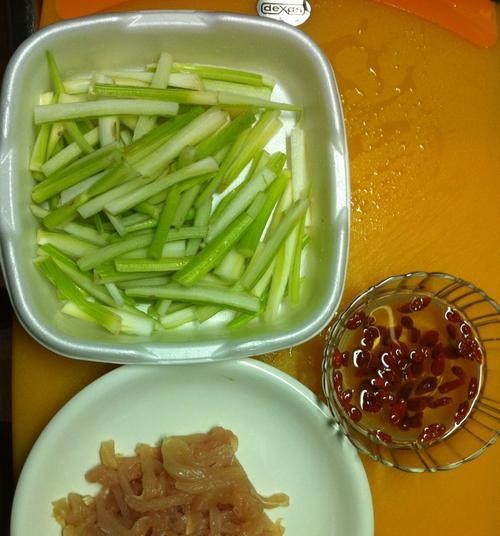 健康饮食小窍门（以西芹炒鸡胸肉）