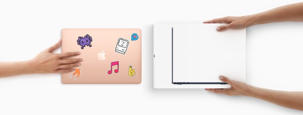 一只手递出上盖贴着几张贴纸的 MacBook,对面一双手送上盒装的新 MacBook。