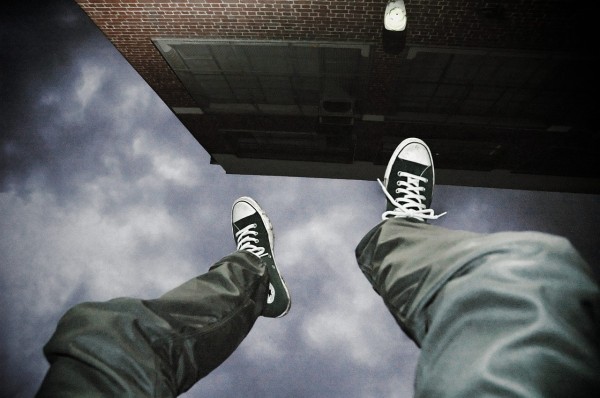 falling-2245869_1280.jpg