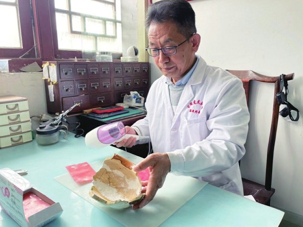 古陶瓷修复师王春发：30载精雕细琢，数千件文物复活
