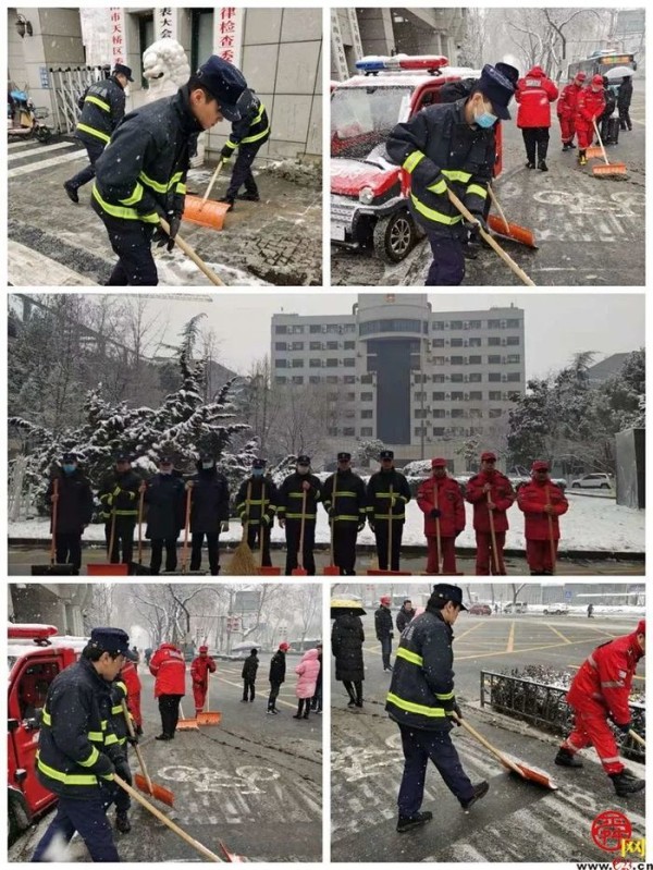 天桥区应急管理局应急救援指挥中心队员上街除雪保畅通