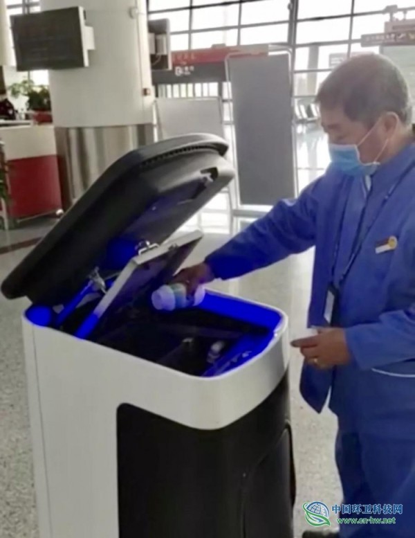 AI加入抗疫大军 深兰智能洗地机器人提供清洁消毒服务