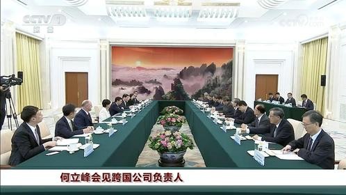 何立峰会见跨国公司负责人
