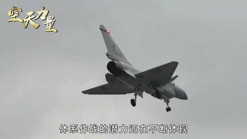 东海上空惊险一幕：歼16爆捶外军隐身战机，央视曝光战斗细节