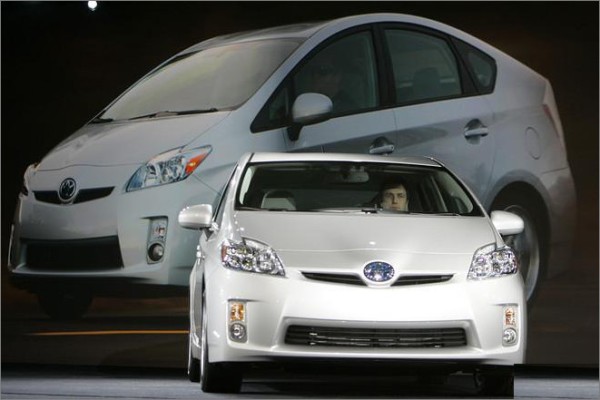 丰田插入式混合动力车prius
