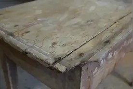 固执老匠力保老实木桌，翻修50年还在用，生怕现代家具害他短寿！图片