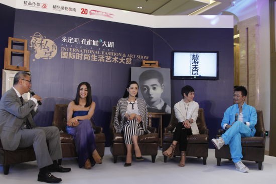 到场明星刘芸、吴樾、曾黎与孔琳与到场嘉宾畅谈艺术