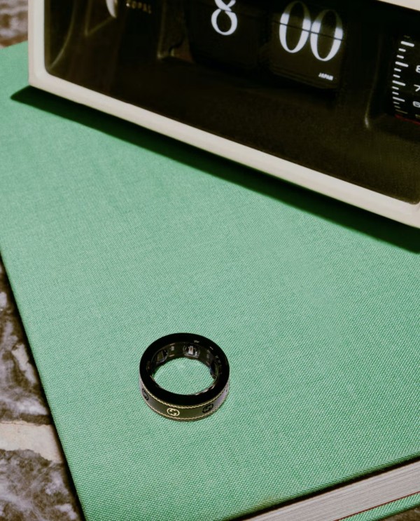 Gucci,OURA Gucci 联名「智能戒指」正式发布！网友：这也太黑科技了！