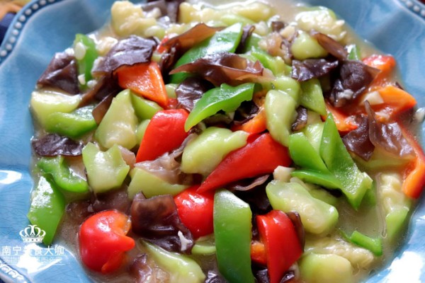 把这3种素菜搭配一起炒, 味道鲜美营养翻倍, 老公说比吃肉还过瘾