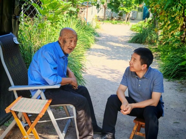 月入2000的老漂族：赔钱打工，不如保姆