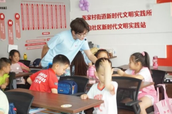 艺术赋能基层：西美实践团点亮社区生活