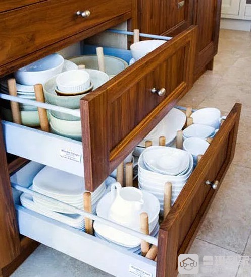 比较传统样式的抽屉式拉篮